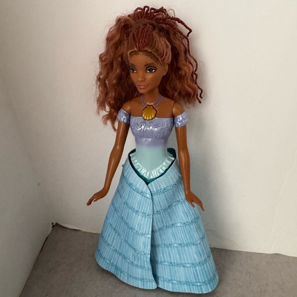 Mattel The Little Mermaid Transforming Ariel Fashion Doll Human to Mermaid - Picture 1 of 15